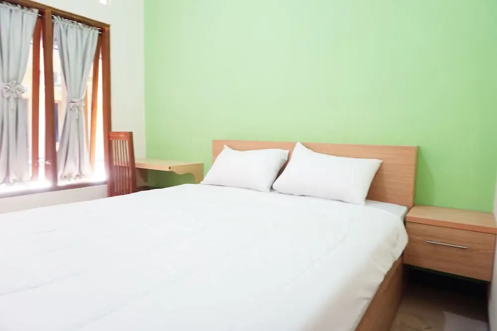 Вoнoсари: Wisma Handayani Syariah by OYO Rooms