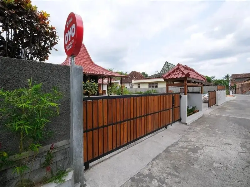 Dalem Putu Sanjaya Syariah by Oyo Rooms — фото 1