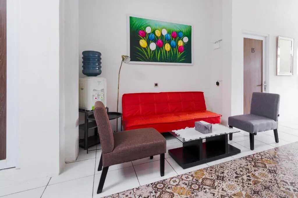 Сиамис: House Of Mahira Syariah by OYO Rooms