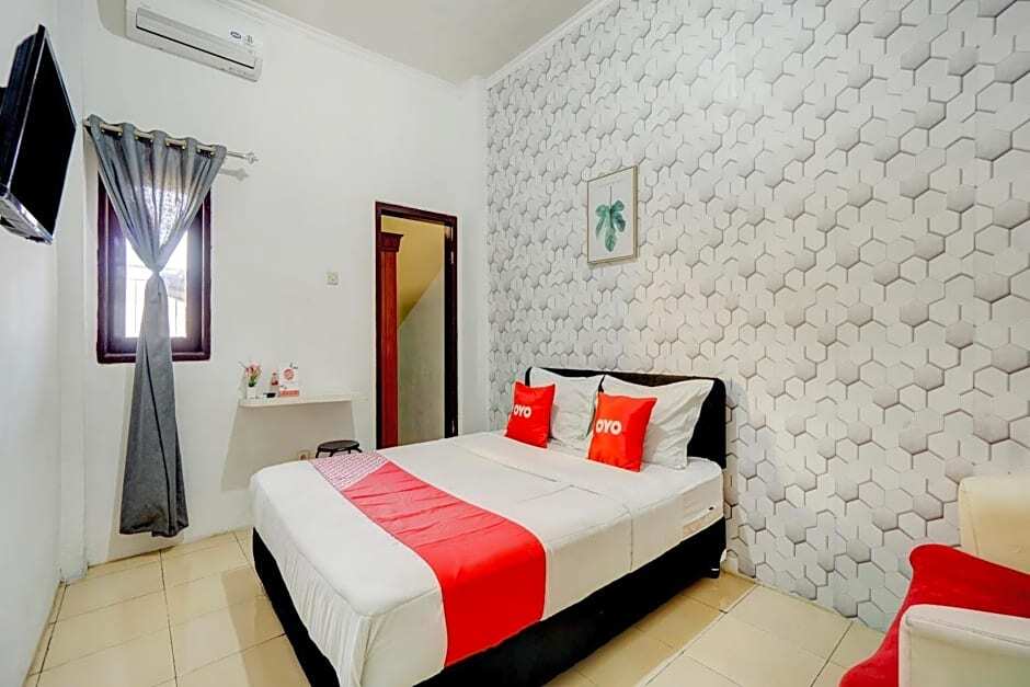 Маланг: OYO Flagship 90502 Holistay Malang New