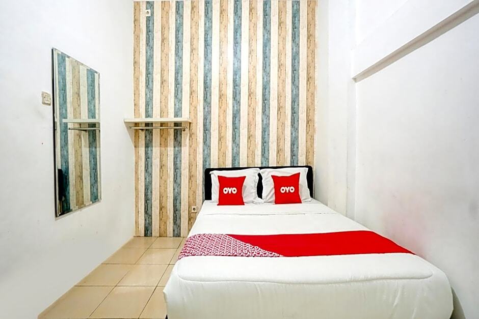 Маланг: OYO Flagship 90502 Holistay Malang New