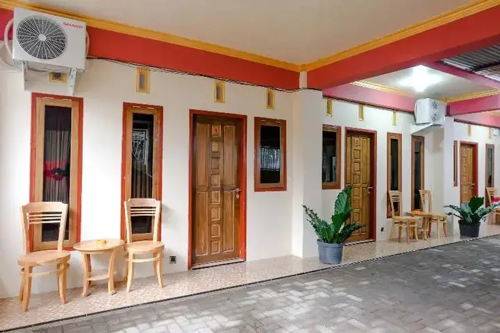 Маланг: D&A Guesthouse Syariah And Rent Car by OYO Rooms