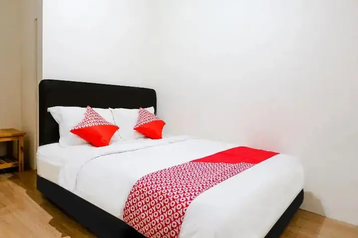 Маланг: D&A Guesthouse Syariah And Rent Car by OYO Rooms