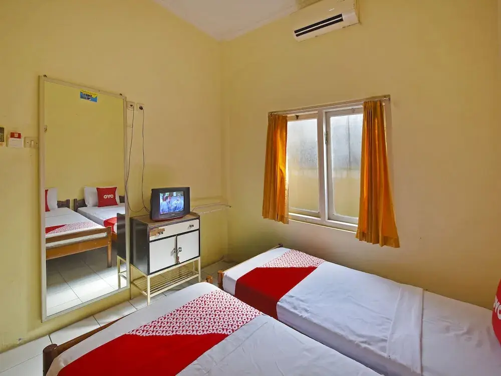 Пурвокерто: Hotel Mutiara by OYO Rooms