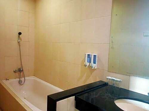 Бандунг: OYO 90102 Edotel Hotel By Dbest Hospitality