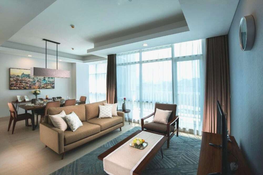 Джакарта: Three-bedrooms Apartment, Oakwood Suites La Maison Jakarta