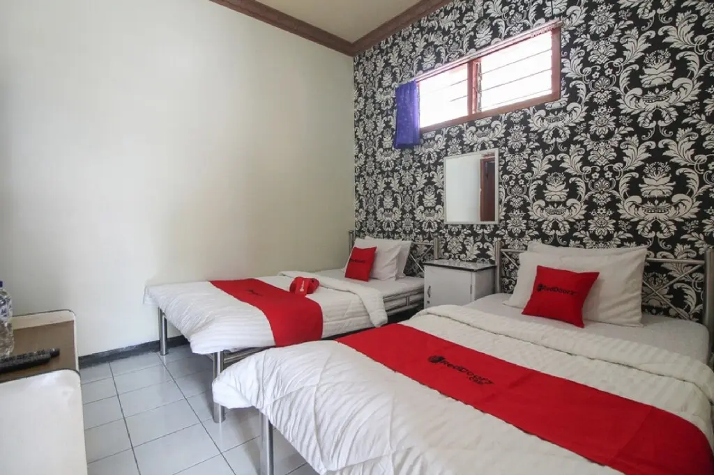 Магетан: RedDoorz near Sarangan Lake