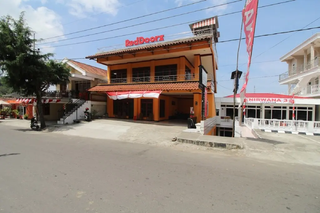 Магетан: RedDoorz near Sarangan Lake