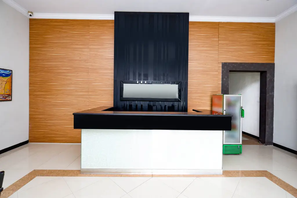 Тегал: Super OYO 2436 Hotel Kencana