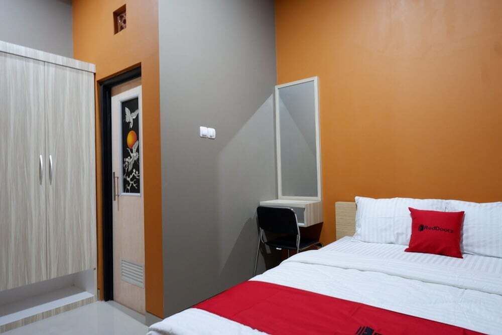 Тегал: RedDoorz Syariah near Stasiun Tegal