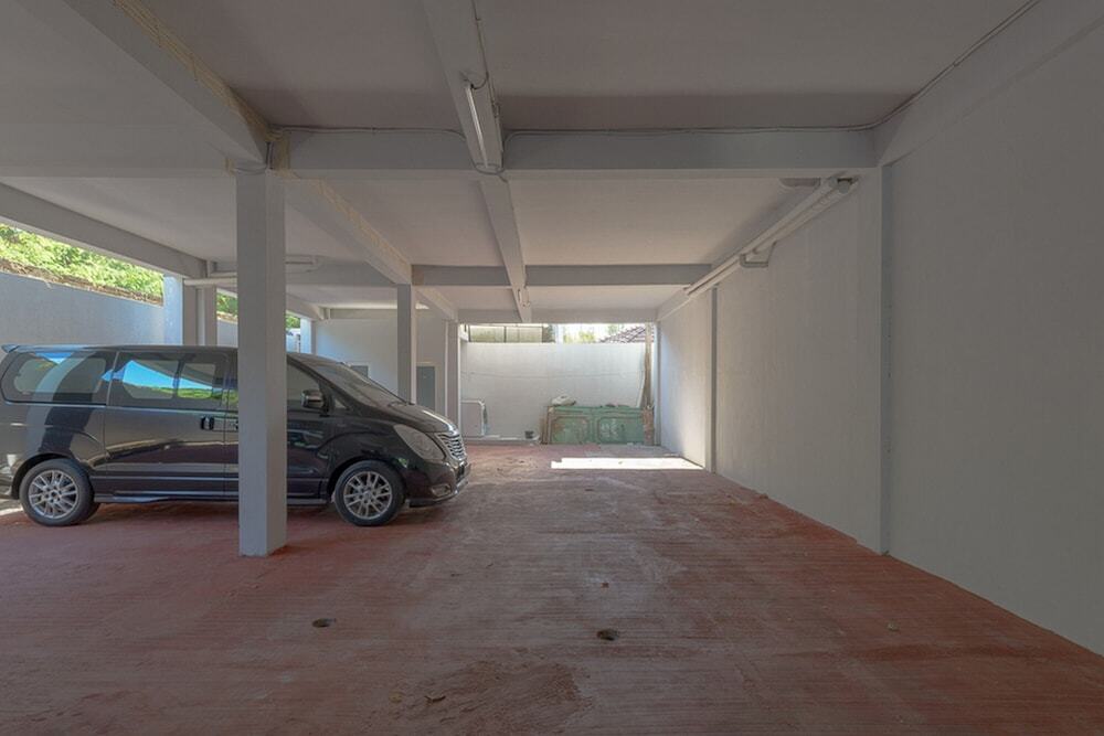 Сурабая: RedDoorz Plus Syariah @ Raya Nginden 2