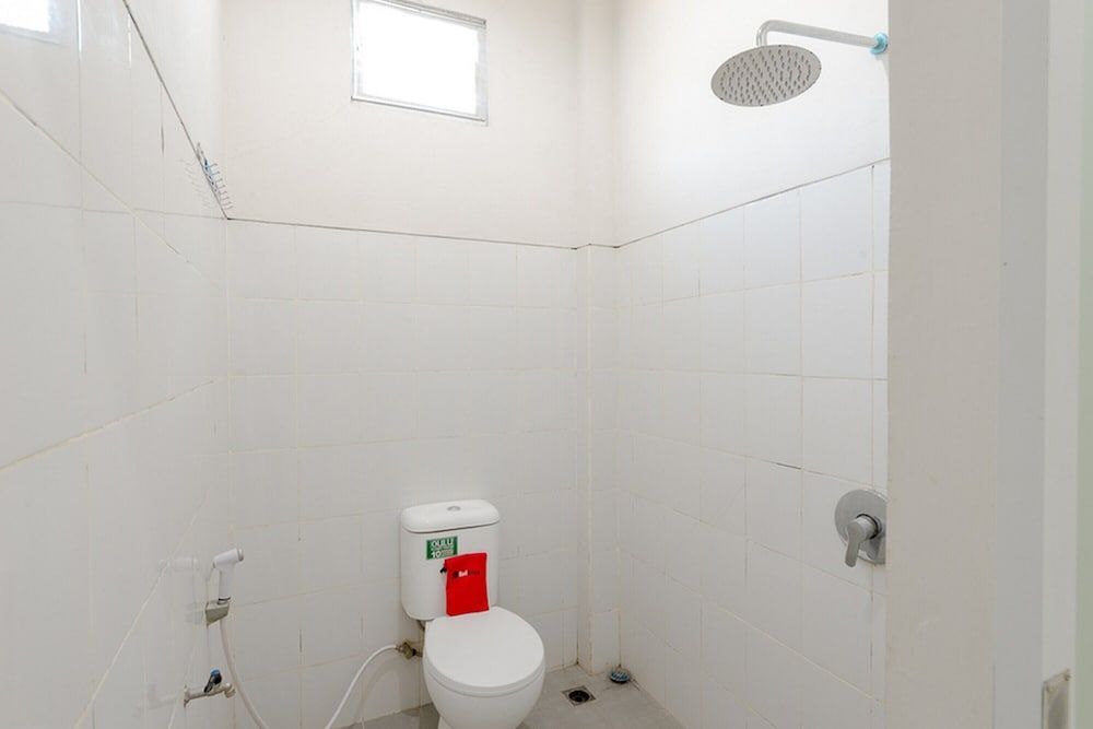 Сурабая: RedDoorz Plus Syariah @ Raya Nginden 2