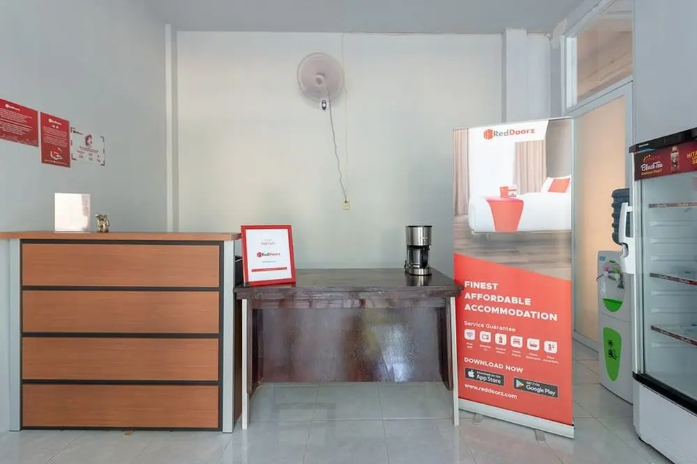 Сурабая: RedDoorz Plus Syariah @ Raya Nginden 2
