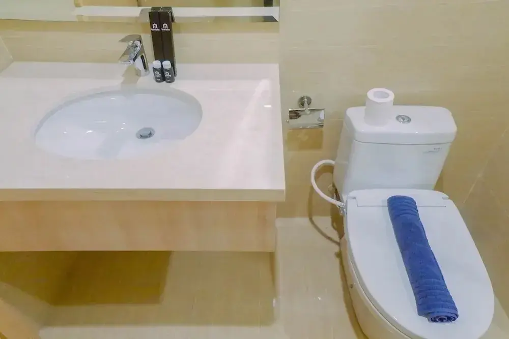 Сурабая: Luxurious & Spacious 2BR Apartment at One East Residences