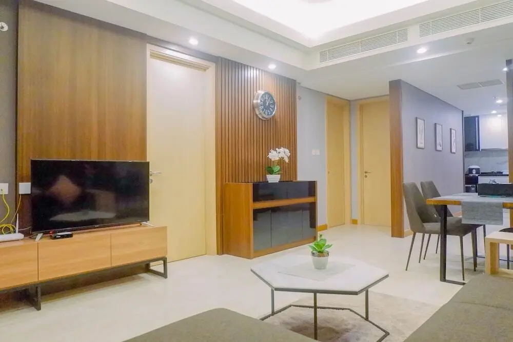 Сурабая: Luxurious & Spacious 2BR Apartment at One East Residences