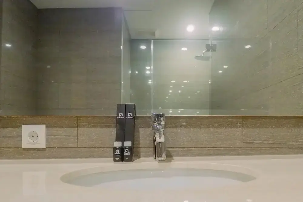 Сурабая: Luxurious & Spacious 2BR Apartment at One East Residences