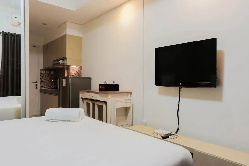 Тангеранг: Best Price Studio Apartment at Tamansari Skylounge