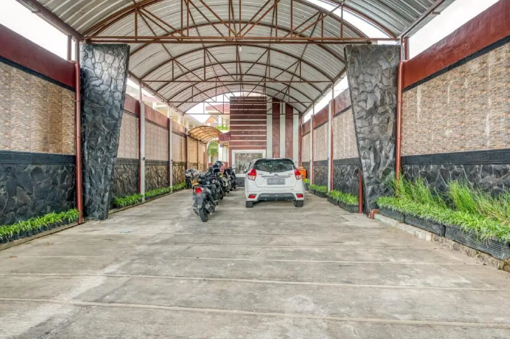 RedDoorz Syariah near Kebon Rojo Park Blitar — фото 1