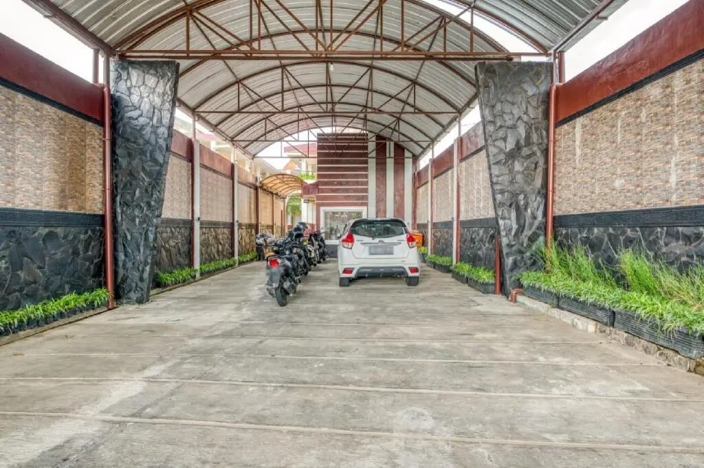 Блитар: RedDoorz Syariah near Kebon Rojo Park Blitar