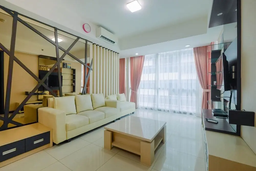 Джакарта: Modern 2BR Apartment at Kemang Village By Travelio