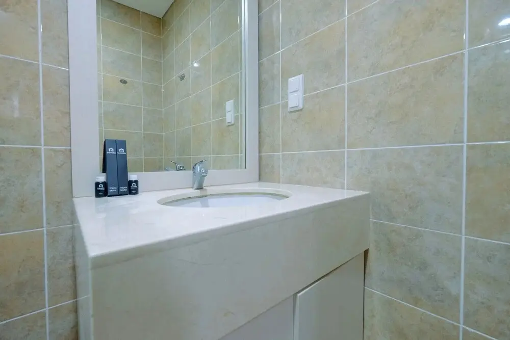 Джакарта: Modern 2BR Apartment at Kemang Village By Travelio