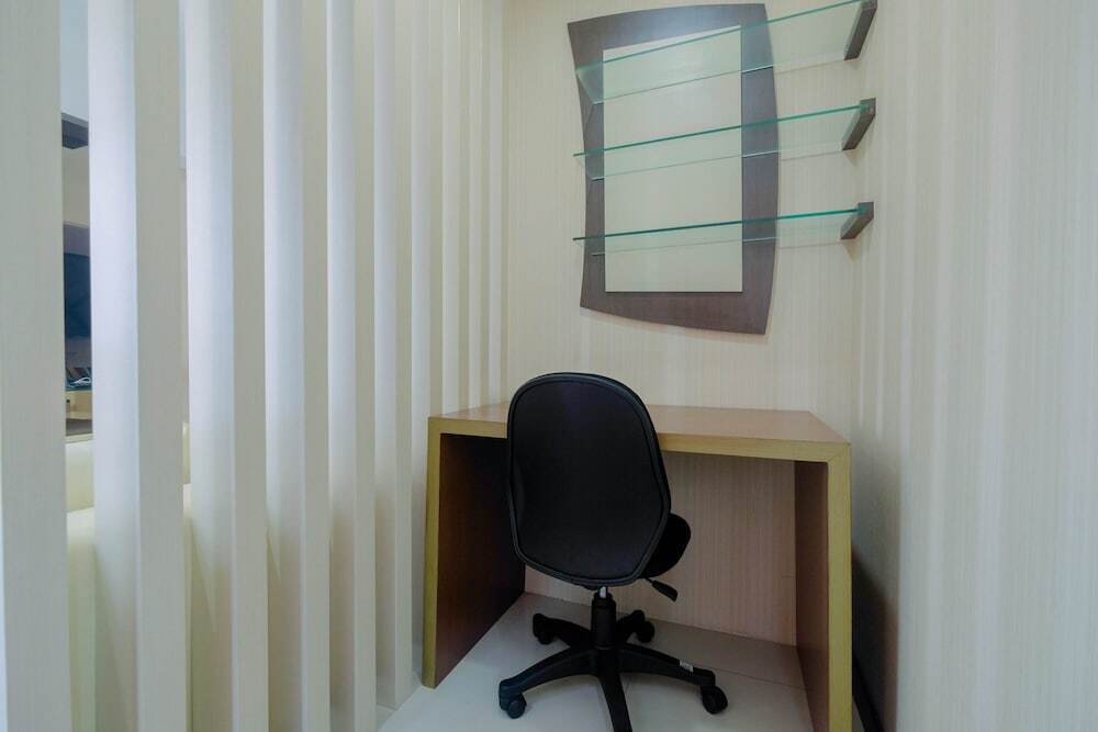 Джакарта: Modern 2BR Apartment at Kemang Village By Travelio
