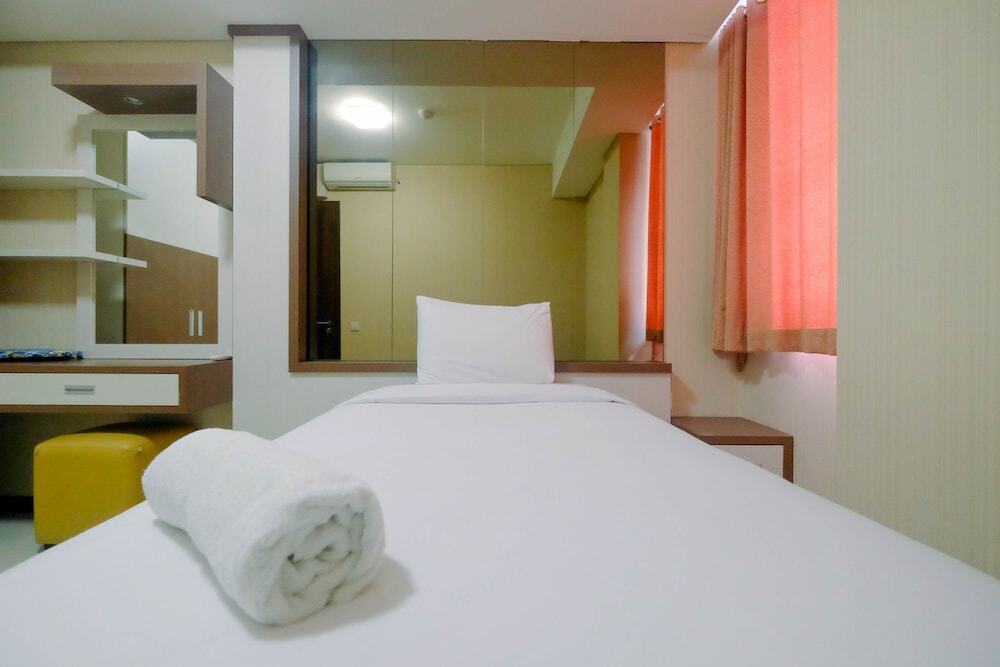 Джакарта: Modern 2BR Apartment at Kemang Village By Travelio