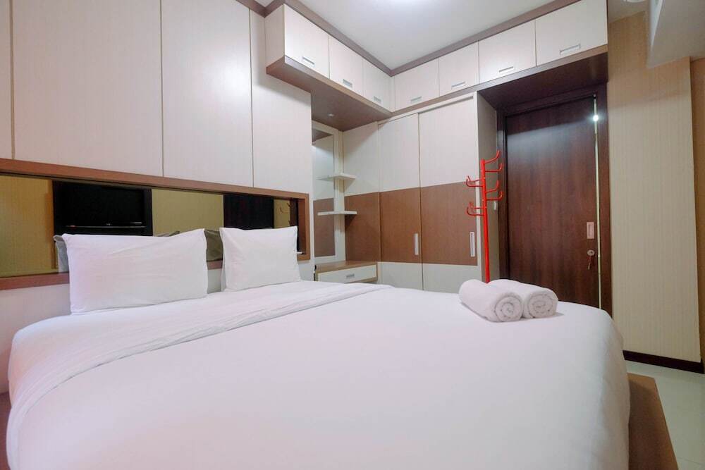 Джакарта: Modern 2BR Apartment at Kemang Village By Travelio
