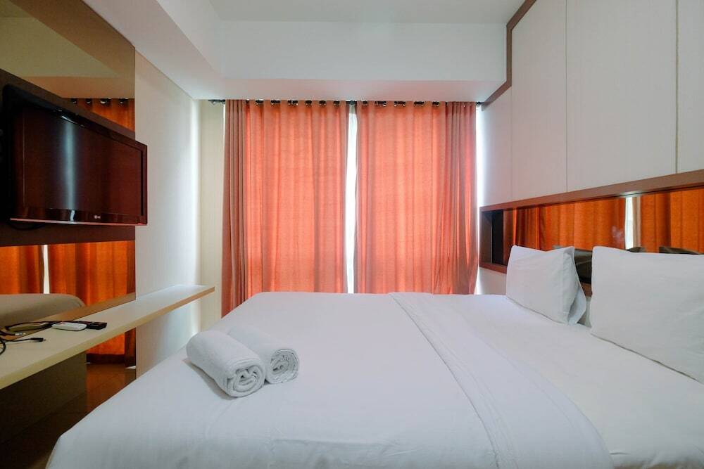 Джакарта: Modern 2BR Apartment at Kemang Village By Travelio