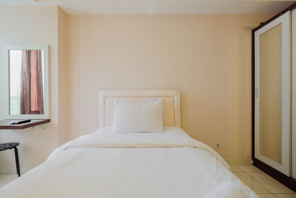 Депок: Cozy Studio Apartment at Cinere Bellevue