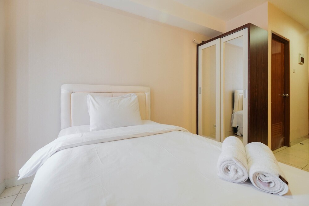 Депок: Cozy Studio Apartment at Cinere Bellevue