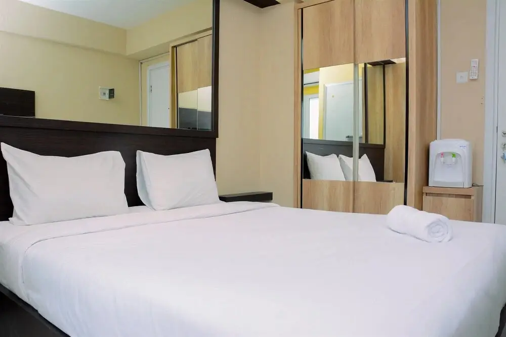 Stylish and Convenient Studio Green Pramuka Apartment — фото 1