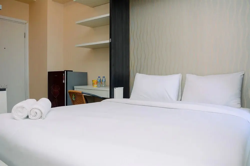 Джакарта: Comfy Studio Green Pramuka Apartment with City View