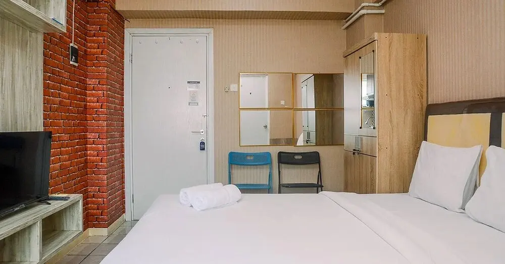 Джакарта: Cozy and Trendy Studio Green Pramuka Apartment