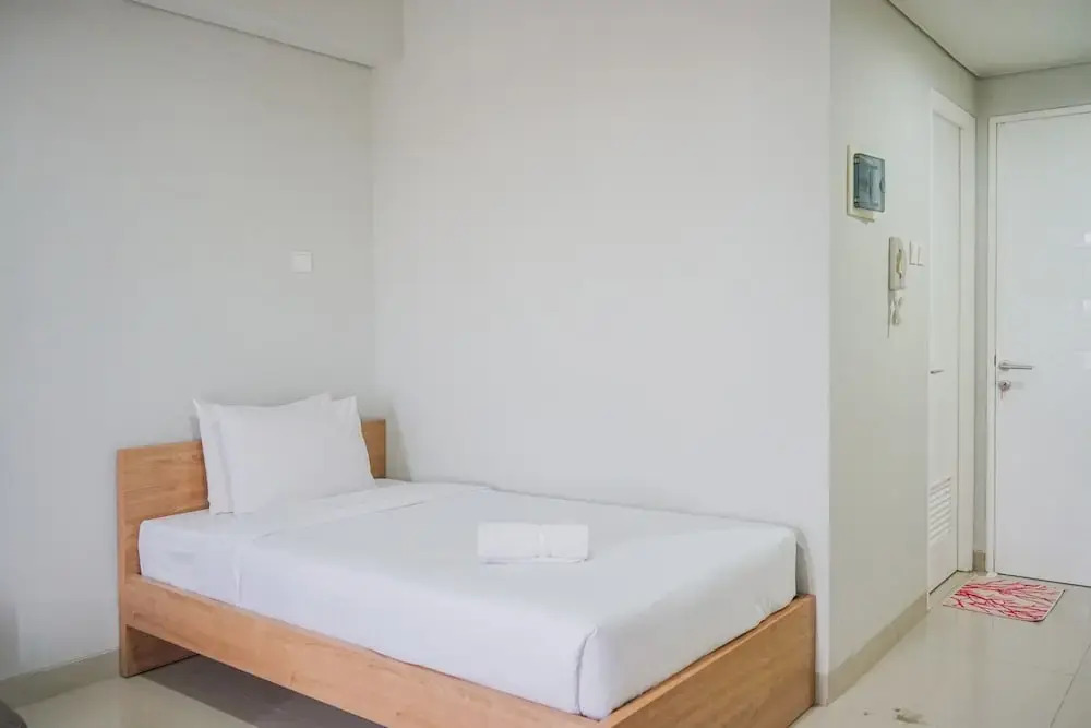 Legok: Minimalist Studio at Beverly 90210 Apartment
