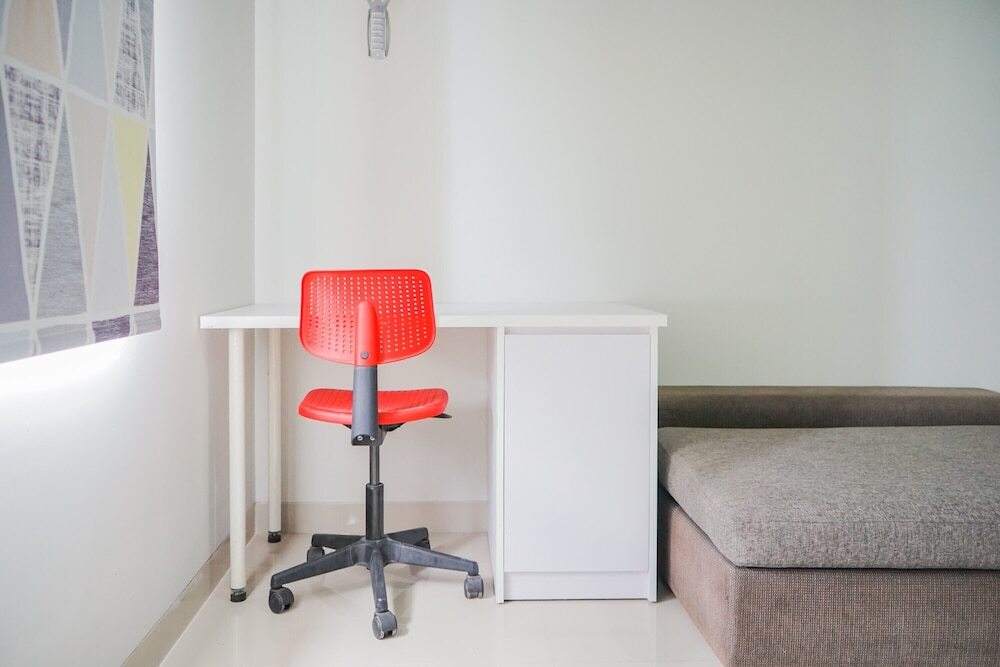 Legok: Minimalist Studio at Beverly 90210 Apartment