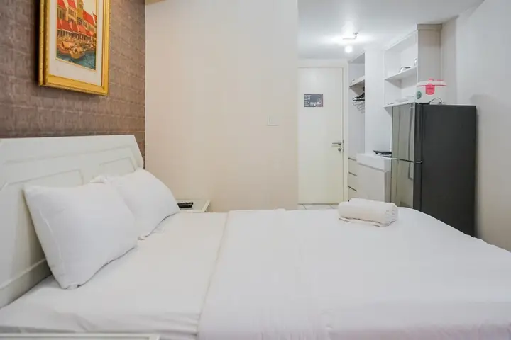 Legok: Minimalist Studio Apartment with City View at M-Town Residence