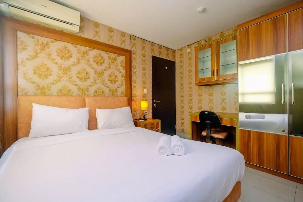 Legok: Comfy and Minimalist 1BR Apartment at Atria Residence