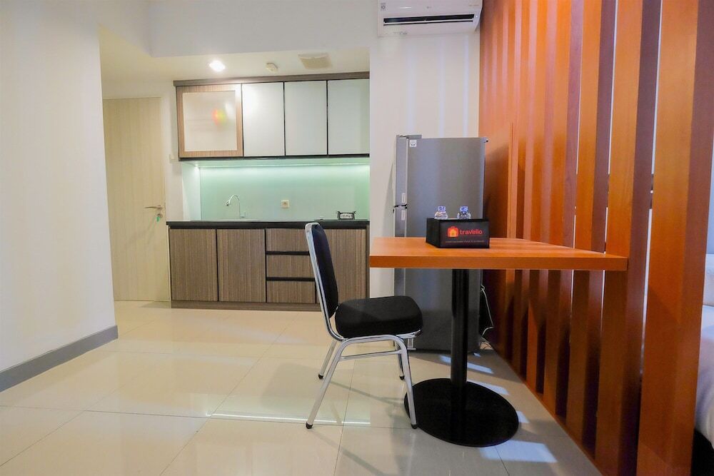 Бекаси: Elegant 1BR at Grand Kamala Lagoon Apartment