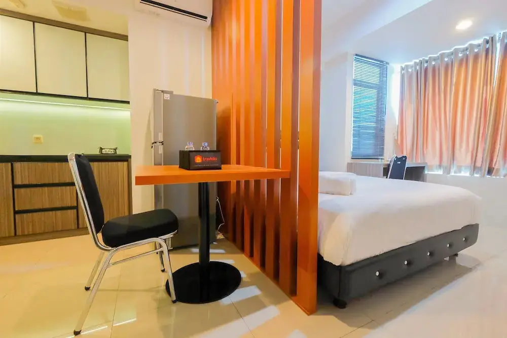 Бекаси: Elegant 1BR at Grand Kamala Lagoon Apartment