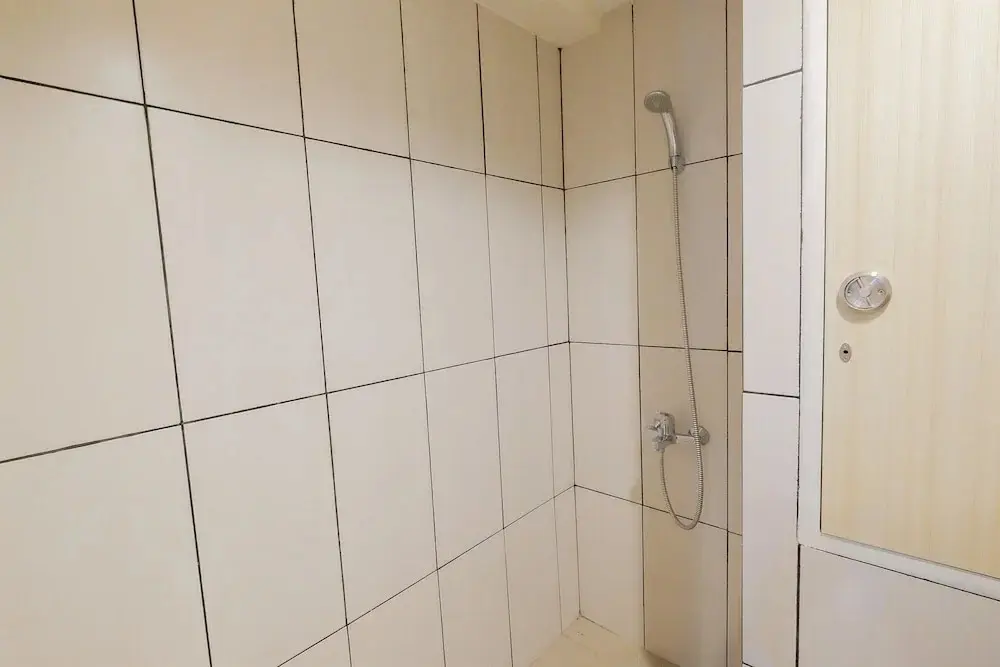 Бекаси: Elegant 1BR at Grand Kamala Lagoon Apartment