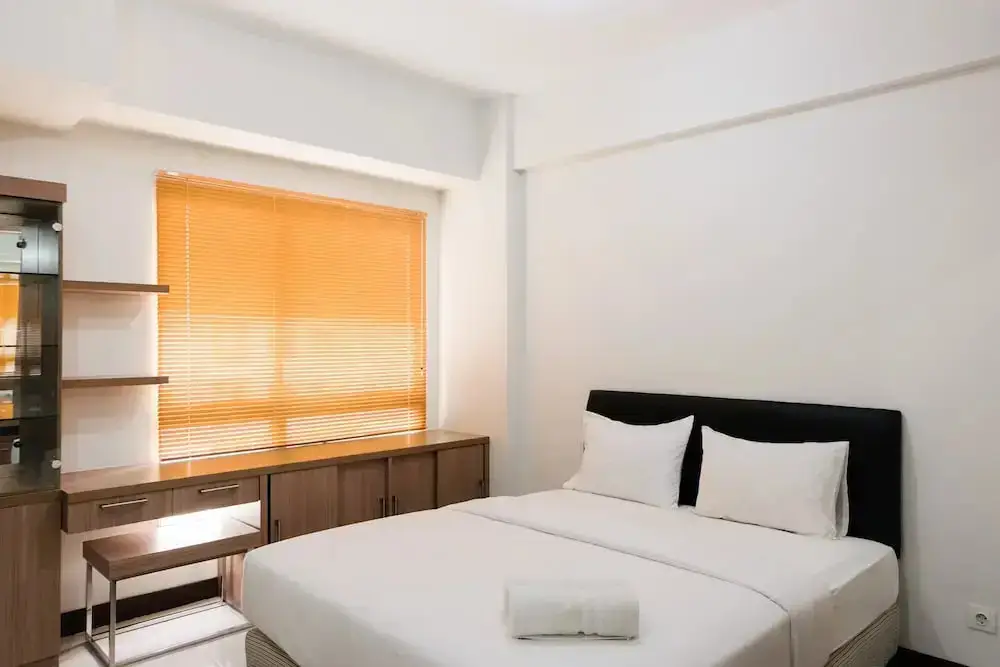 Legok: Cozy with City View Studio at Scientia Apartment