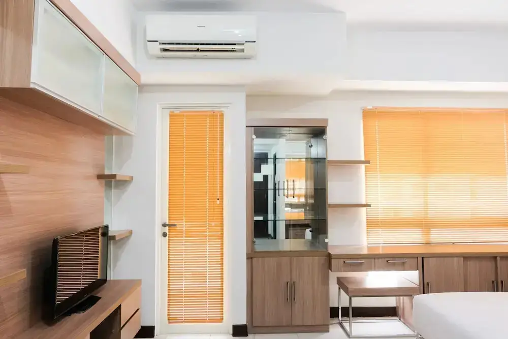 Legok: Cozy with City View Studio at Scientia Apartment
