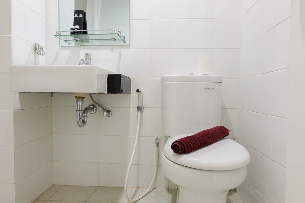 Южный Тангеранг: Modern City View Studio Apartment at Tuscany Residences