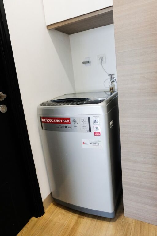 Legok: Spacious Studio Apartment at Skyline Paramount