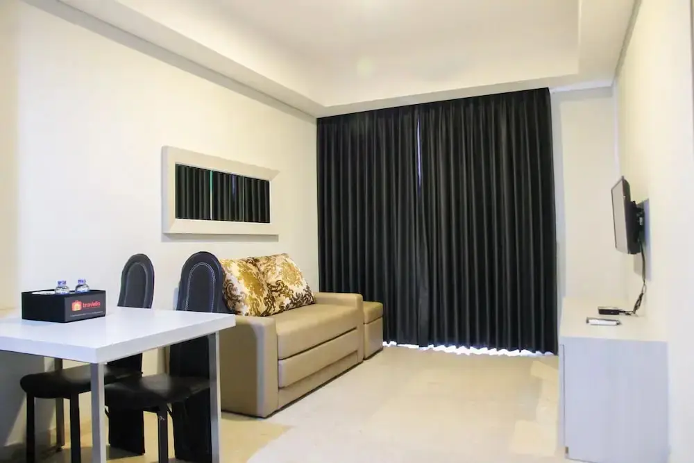 Джакарта: Sea View 1BR at Gold Coast Apartment near PIK
