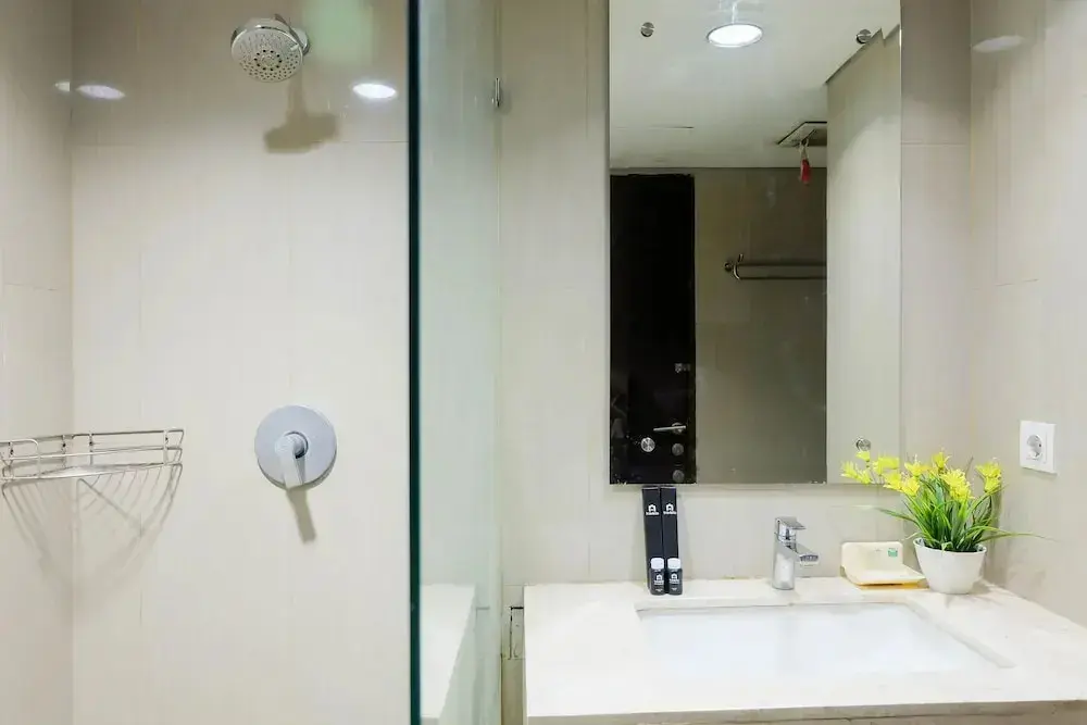 Джакарта: Furnished Studio Apartment at H Residence