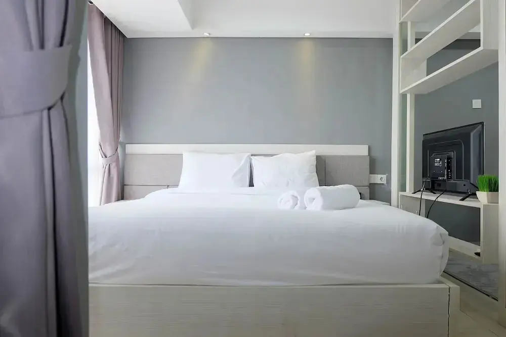 Джакарта: Furnished Studio Apartment at H Residence