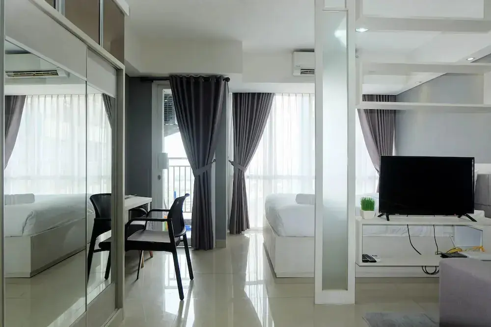 Джакарта: Furnished Studio Apartment at H Residence