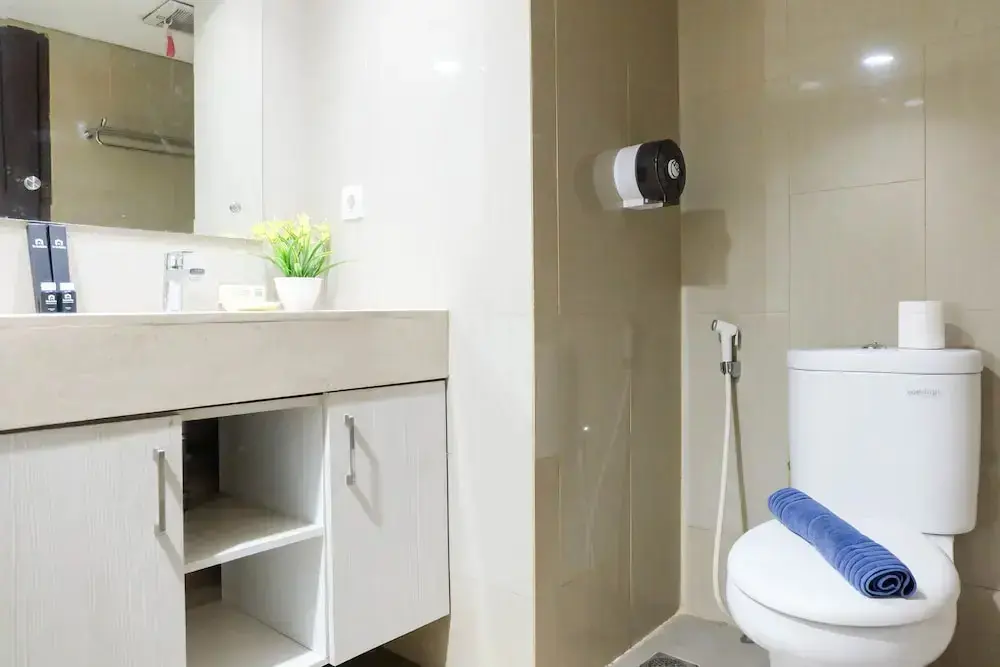 Джакарта: Furnished Studio Apartment at H Residence